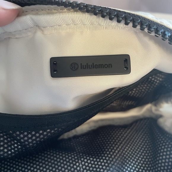 Lululemon Everywhere Offwhite White Nylon Black Belt Fanny Pack Bag Purse - Picture 12 of 12
